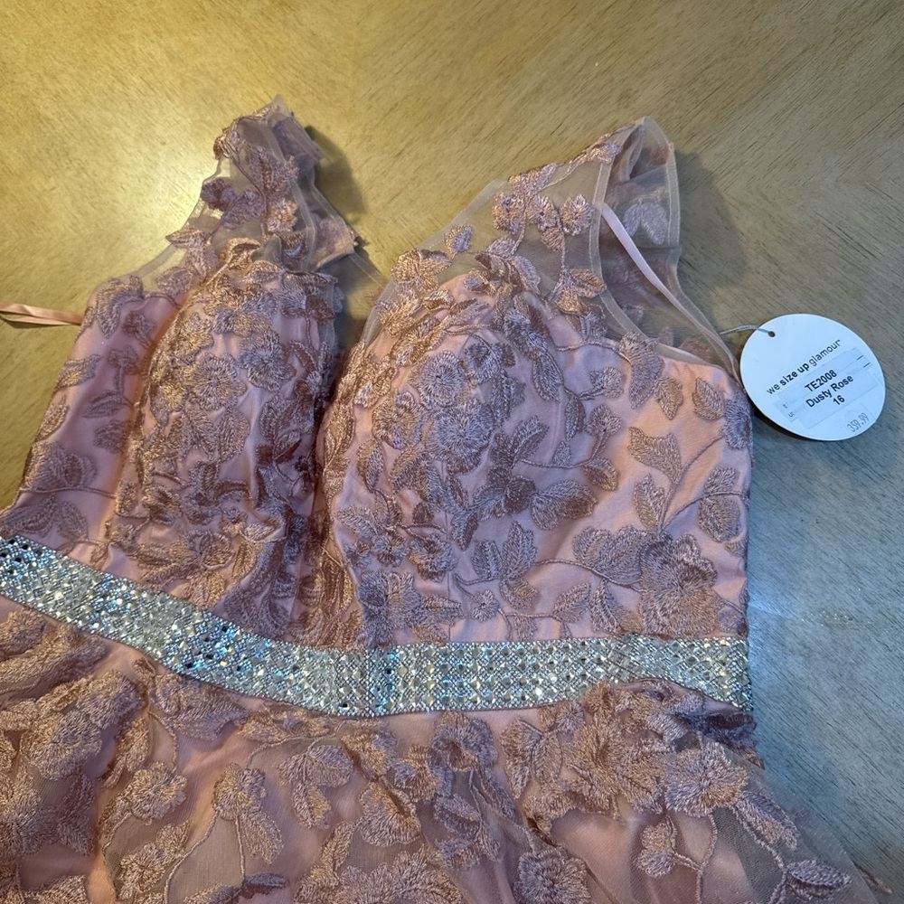Glamour Silver Ruched Gown with Spaghetti Straps for Prom